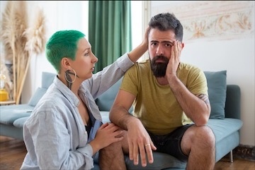 Love bombing: fases y características de esta manipulación